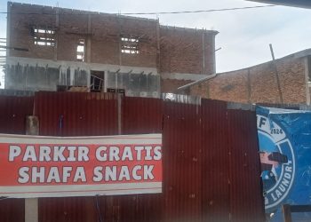 Gedung Parkiran Lantai Tiga Syafa Snack Jalan Bersama Bandar Selamat Tembung,Posisi Depan Tertutup Seng Diduga Tanpa PBG. (PenaTerkini.co.id)