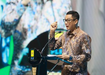 Direktur Utama PLN, Darmawan Prasodjo saat menyampaikan speech pada kegiatan Enterprise Customer Gathering PLN di Jakarta, Kamis (07/08/2025). Dirinya menegaskan komitmen PLN untuk terus mendorong kolaborasi dengan pelanggan industri guna menciptakan ekosistem energi yang andal, berkelanjutan, serta mampu mendorong investasi dan penciptaan lapangan kerja di seluruh Indonesia. (Divkom PLN Pusat)