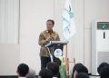 Direktur Legal dan Manajemen Human Capital PLN, Yusuf Didi Setiarto, saat memberikan sambutan pada acara Penandatanganan Kontrak Ikatan Kerja Mahasiswa Institut Teknologi PLN (ITPLN) dengan PLN yang digelar di Jakarta pada Selasa (02/09/2025). Ia menyampaikan, program ikatan kerja merupakan bagian dari upaya regenerasi sumber daya manusia di PLN untuk memastikan keberlanjutan transformasi bisnis perusahaan. (Divkom PLN Pusat)