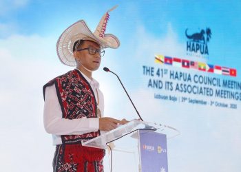 Direktur Utama PLN, Darmawan Prasodjo menyampaikan bahwa Indonesia memiliki potensi energi baru terbarukan (EBT) yang sangat besar, namun dalam pengembangannya menghadapi tantangan mismatch antara lokasi pusat EBT dengan pusat permintaan listrik. Jaringan listrik interkoneksi ASEAN menjadi salah satu solusi yang memungkinkan Indonesia berbagi energi, menyeimbangkan sistem, dan memperkuat ketahanan energi di kawasan. (Divkom PLN Pusat/PenaTerkini.co.id)