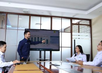 PLN resmi menutup masa pendaftaran Rekrutmen Umum PLN Group 2025 pada Minggu 5 Oktober 2025. Usai penutupan pendaftaran, proses seleksi akan dilanjutkan ke tahap berikutnya. Peserta yang lolos administrasi akan serangkaian tahapan seleksi yang meliputi tes akademis dan bahasa Inggris, tes adaptif, tes kesehatan, dan wawancara akhir. (Divkom PLN Pusat)