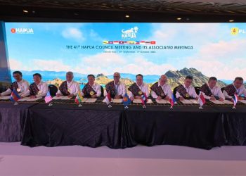 Seremoni penandatanganan Letter of Transmittal oleh para Kepala Delegasi negara anggota HAPUA, sebagai penanda resmi disepakatinya hasil The 41st HAPUA Council Meeting di Labuan Bajo, Kabupaten Manggarai Barat, Nusa Tenggara Timur. (Divkom PLN Pusat/PenaTerkini.co.id)