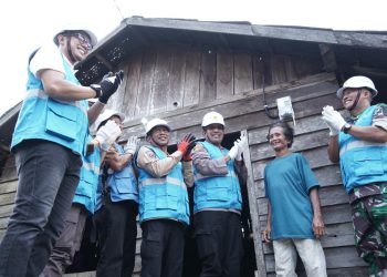 Penyambungan listrik desa di 22 desa di Kabupaten Murung Raya, Kalimantan Tengah merupakan bentuk sinergi antara Pemerintah dengan PLN dalam memastikan pemerataan listrik sampai pelosok negeri. (Divkom PLN Pusat)