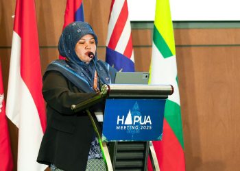 Dalam sambutannya dalam agenda The 13th Meeting of Heads of ASEAN Power Utilities/Authorities (HAPUA) Working Group 5 dengan tema “Human Capital Mindshift: Aligned People, Strategy, and Growth”, yang digelar di Yogyakarta pada Senin (3/11), Co-Chairman HAPUA Working Group 5, Hjh Izwaliani Hj Zulkarnain menyampaikan bahwa keberhasilan transisi energi di kawasan tidak hanya bergantung pada teknologi, tetapi juga pada perubahan cara berpikir dan peningkatan kapasitas SDM. (Divkom PLN Pusat)