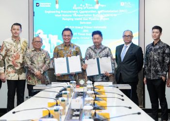 Bertepatan dengan Hari Listrik Nasional (HLN) pada Senin (27/10), PLN EPI resmi menandatangani kontrak Engineering, Procurement, Construction and Installation (EPCI) Proyek Pipa Gas West Natuna Transportation System (WNTS) – Pulau Pemping bersama PT Timas Suplindo.

Kiri ke Kanan: Ridwan Dhani Wirianata (Komisaris Independen PLN EPI), Nikson Silalahi (Komisaris Utama PLN EPI), Rakhmad Dewanto (Direktur Utama PLN EPI),  Sulianto Entong (Direktur Utama PT Timas Suplindo), Anggawira (Tenaga Ahli Menteri ESDM Bidang Monitoring dan Evaluasi Pembangunan Infrastruktur Minyak dan Gas), Hugo Tangara (Director of Bussiness Development PT Timas Suplindo). (Divkom PLN Pusat)