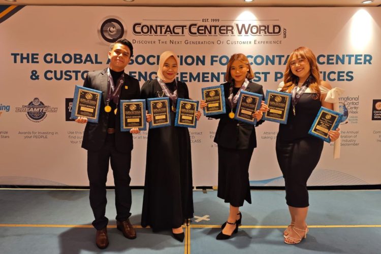 Para personel Contact Center PLN 123 berfoto bersama setelah berhasil meraih 8 penghargaan pada ajang Global Contact Center World Awards (GCCWA) 2025 di Yunani, (31/10/2025). Dalam ajang yang diikuti oleh 28 perusahaan dari 13 negara ini, CC PLN 123 sukses meraih Gold Winner dan mengungguli para kompetitor di berbagai kategori, termasuk Best Contact Center, Best Sales Campaign, Best Digital Transformation, Best Social Media, Best Green Contact Center, Best Customer Services, hingga Best Public Services Center. (Divkom PLN Pusat)