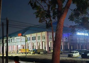 Suasana posko pengungsian utama di Tamiang Sport Center kembali menyala pada Kamis (04/12/2025) setelah adanya pasokan listrik dari jaringan PLN. (Divkom PLN Pusat)