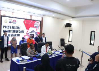 Satreskrim Polresta Pati gelar Konferensi Pers akhir Tahun 2025 dengan menghadirkan para tersangka kasus penipuan, Rabu, (31/12/2025). (Dok Humas Polresta Pati)