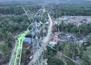 Tampak udara jaringan transmisi 150 kV Pangkalan Brandan-Langsa jalur 2 yang memperkuat pasokan listrik ke wilayah Aceh pascabencana. (Divkom PLN Pusat)