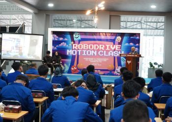 Suasana pelaksanaan Robodrive Motion Clash, workshop sekaligus turnamen robot beroda berbasis kendali WiFi, yang digelar ITPLN, Rabu, (07/01/2026). (Dok. Humas ITPLN)