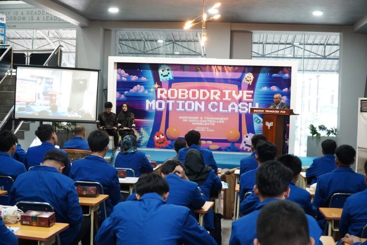 Suasana pelaksanaan Robodrive Motion Clash, workshop sekaligus turnamen robot beroda berbasis kendali WiFi, yang digelar ITPLN, Rabu, (07/01/2026). (Dok. Humas ITPLN)